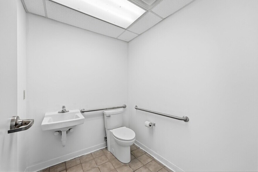 More Photos Of 197 E Morse St, Markle Office For Sale