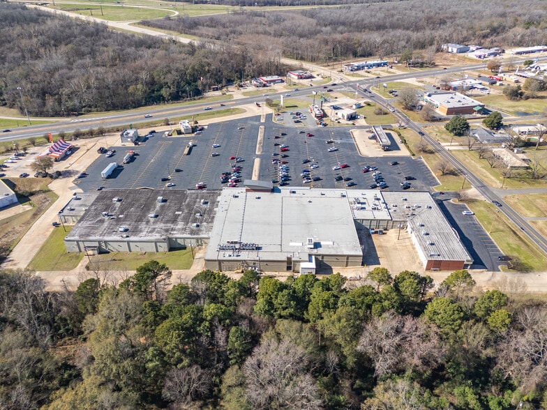 More Photos Of 3000 N Market St, Shreveport General Retail For Sale