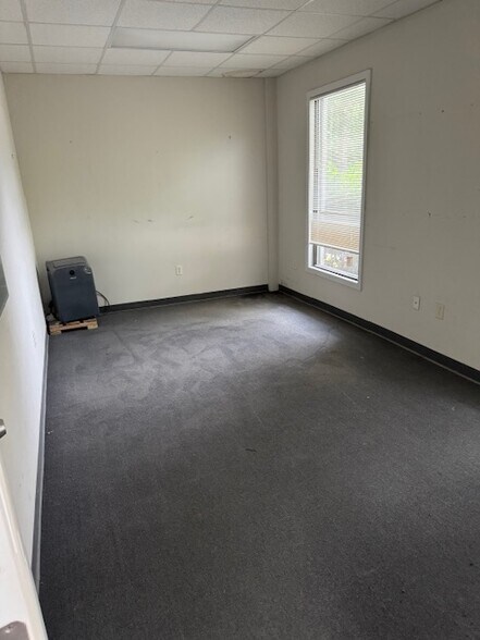 More Photos Of 4073 Nine McFarland Dr, Alpharetta Warehouse For Lease
