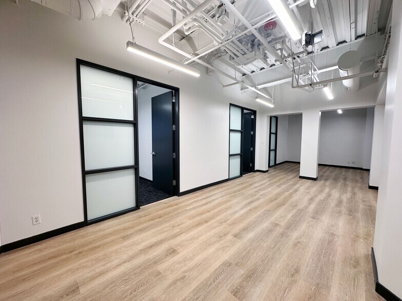 More Photos Of 3221 Donald Douglas Loop S, Santa Monica Office For Lease