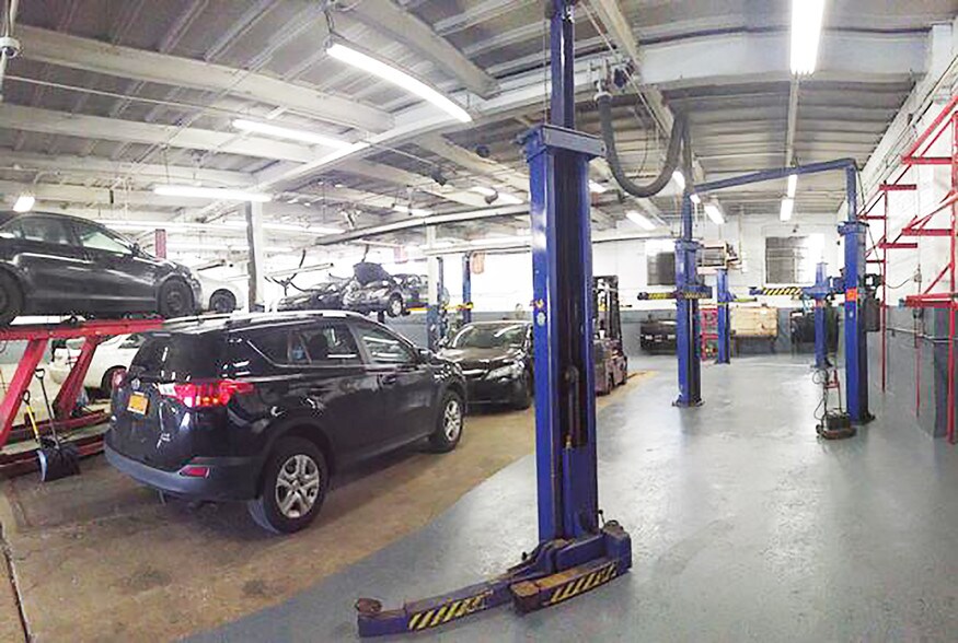 More Photos Of 6920 48th Ave, Woodside Auto Repair For Sale