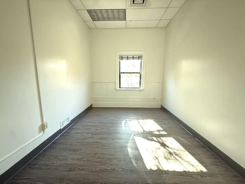 More Photos Of 5 Warren St, Concord Storefront Retail Office For Lease