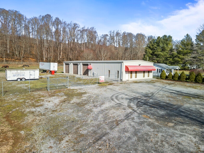 More Photos Of 2719 Highway 91, Elizabethton Showroom For Sale