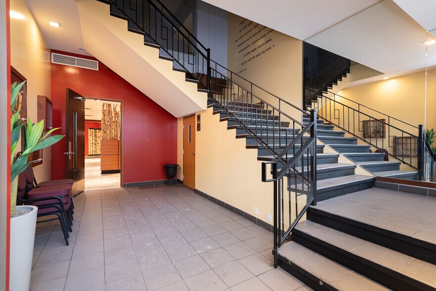 More Photos Of 2464-2466 St Bélanger, Montréal General Retail For Sale