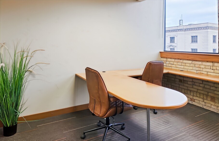 More Photos Of 540 N Broadway, Green Bay Coworking Space