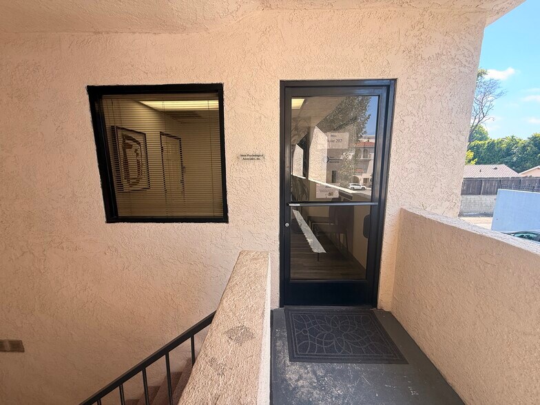 More Photos Of 15450 Ventura Blvd, Sherman Oaks Medical For Lease
