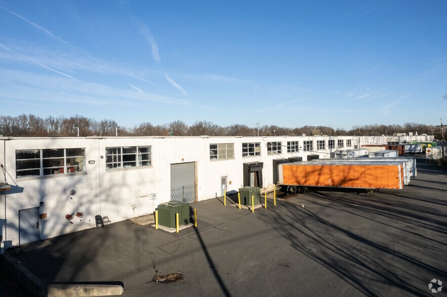 More Photos Of 301 Mayhill St, Saddle Brook Manufacturing For Lease