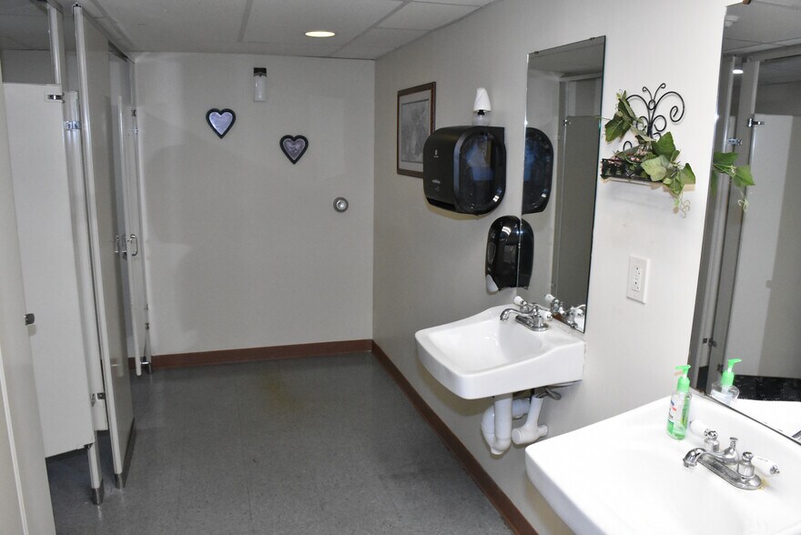 More Photos Of 18208 Cussewago Rd, Meadville Restaurant For Sale