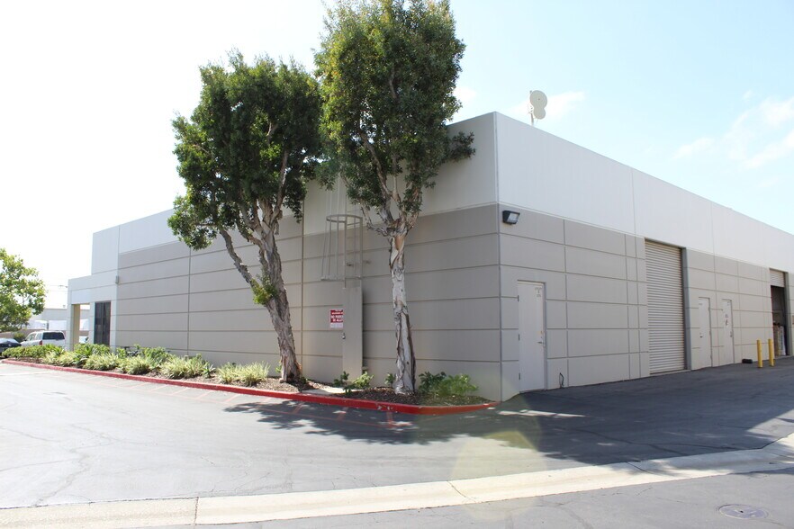 More Photos Of 3283-3299 Walnut Ave, Signal Hill Unknown For Lease