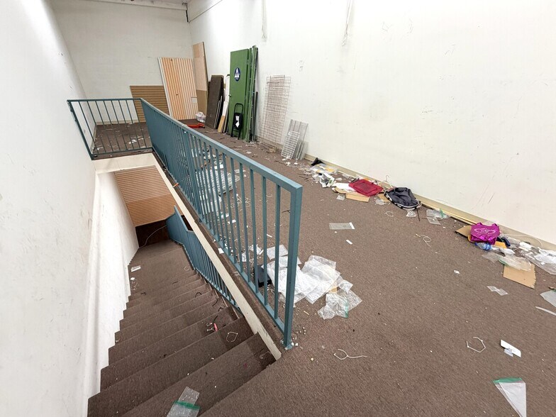 More Photos Of 951 Crocker St, Los Angeles Storefront Retail Office For Lease