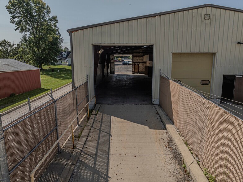More Photos Of 15454 W High St, Middlefield Warehouse For Sale
