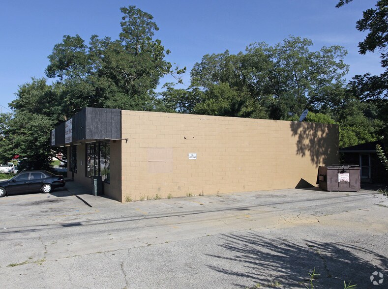 More Photos Of 301 NE Lemon St, Marietta Freestanding For Lease