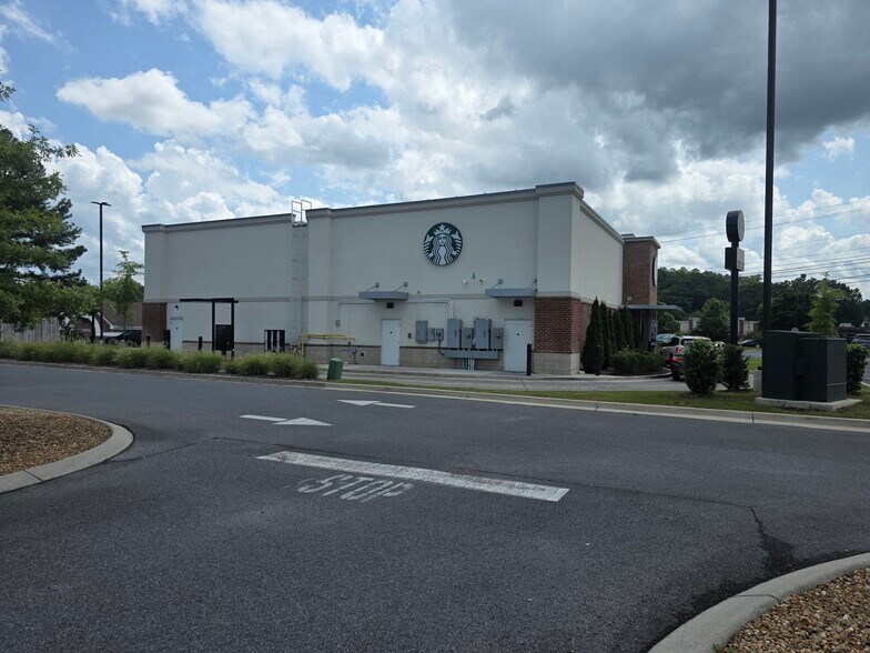 More Photos Of 1302 W Walnut Ave, Dalton Storefront For Sale