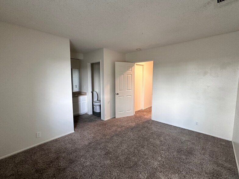 More Photos Of 12745 Navajo Rd, Apple Valley Apartments For Sale