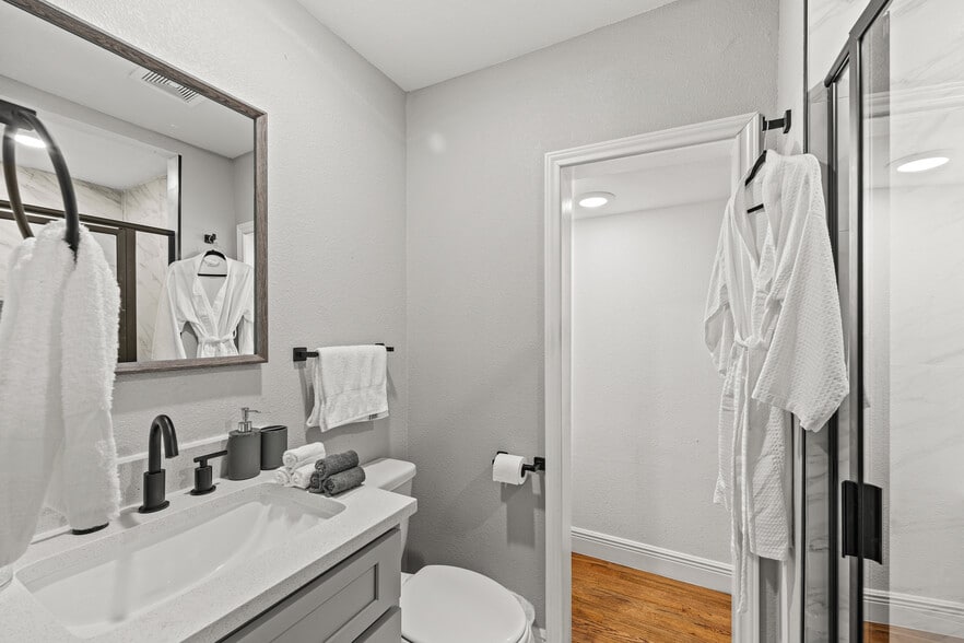 More Photos Of 2512 Calumet St, Houston Apartments For Sale