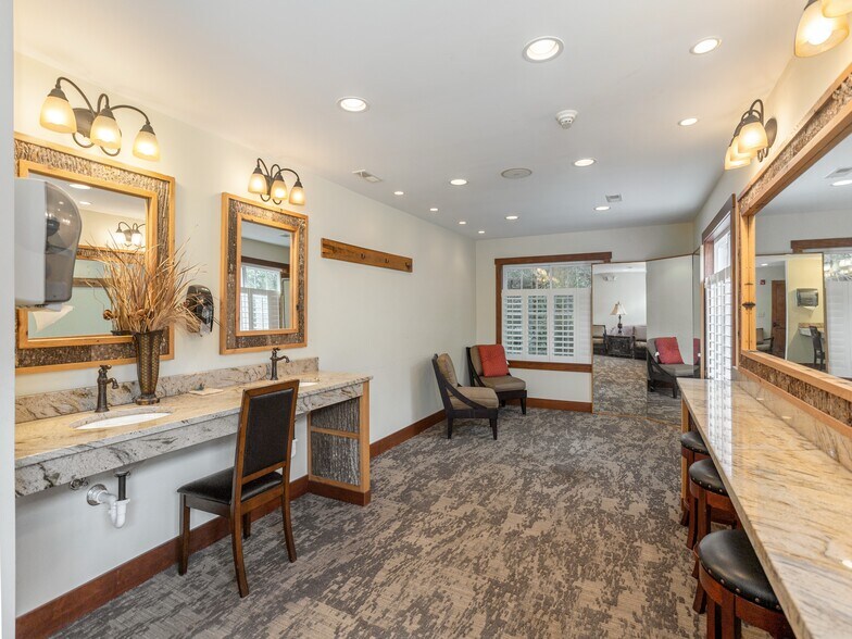 More Photos Of 8826 Boylston Hwy, Mills River Flex For Sale