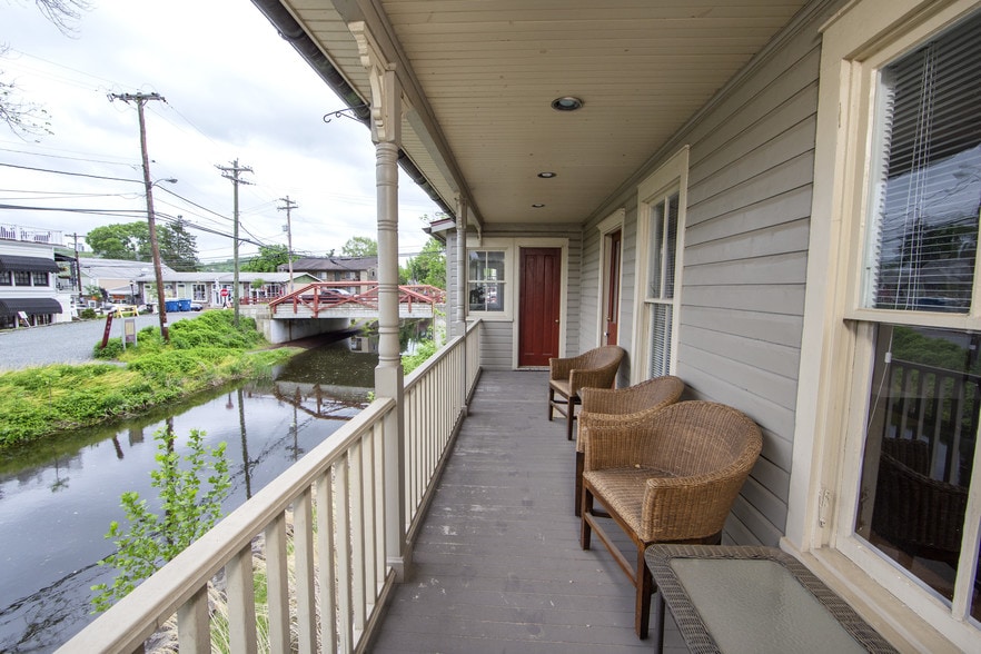 More Photos Of 30 W Bridge St, New Hope Freestanding For Lease