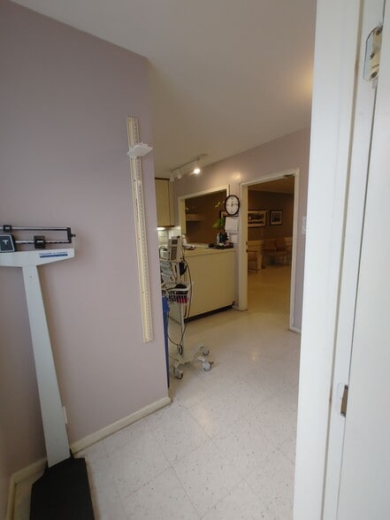 More Photos Of 1842 Noriega St, San Francisco Storefront Retail Office For Lease