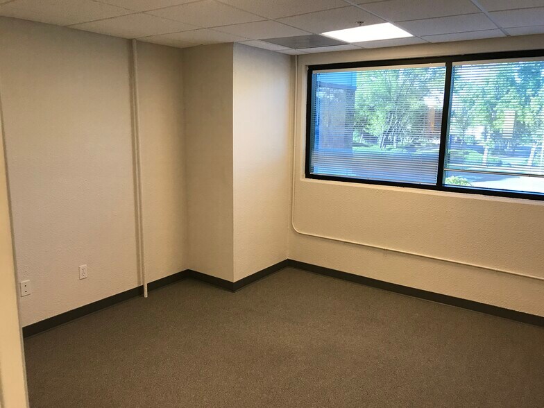 More Photos Of 285 Bel Marin Keys Blvd, Novato Light Manufacturing For Lease