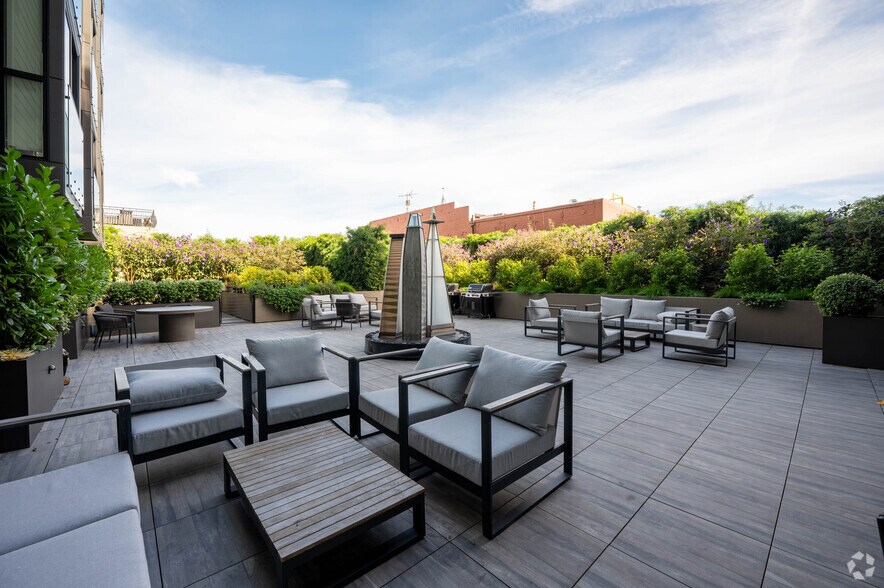 More Photos Of 793 S Van Ness Ave, San Francisco Apartments For Lease