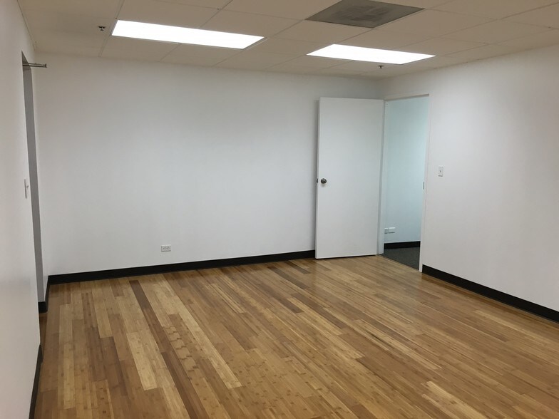 More Photos Of 640 E St. Charles Rd, Carol Stream Medical For Lease