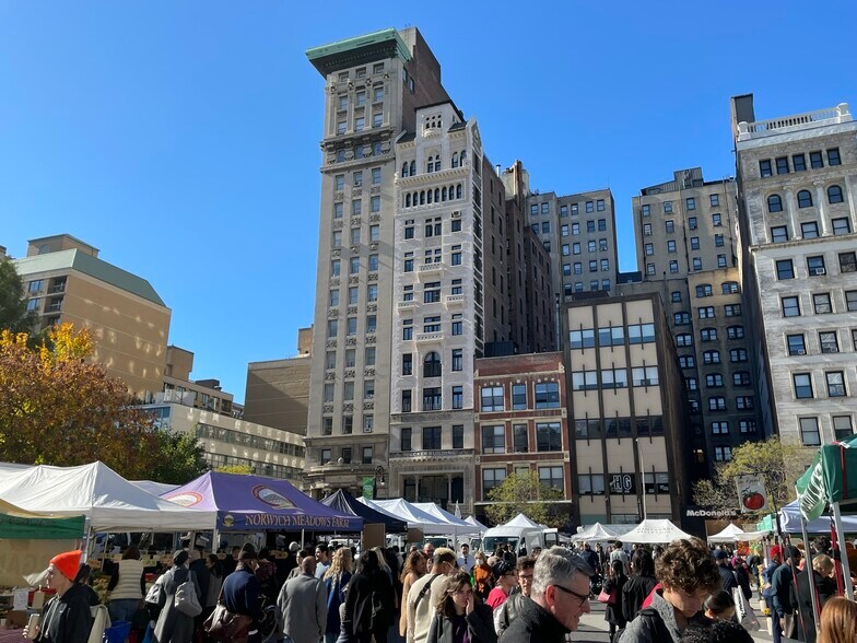 More Photos Of 33 Union Sq W, New York Apartments For Lease