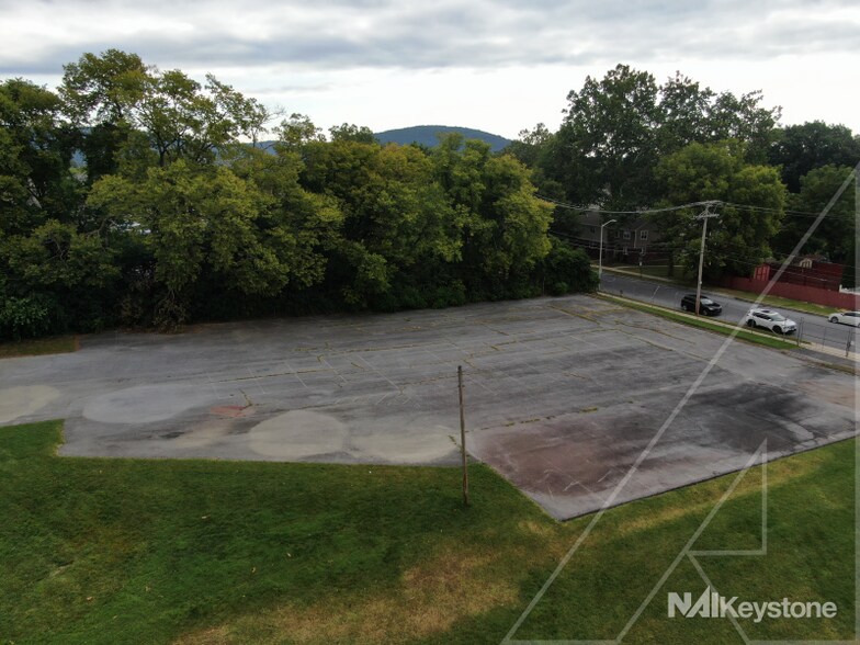 More Photos Of 615R Kenhorst Blvd, Reading Industrial For Lease