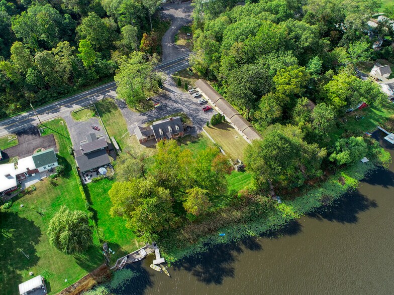 More Photos Of 669 Broadway, Ulster Park Hotel For Sale