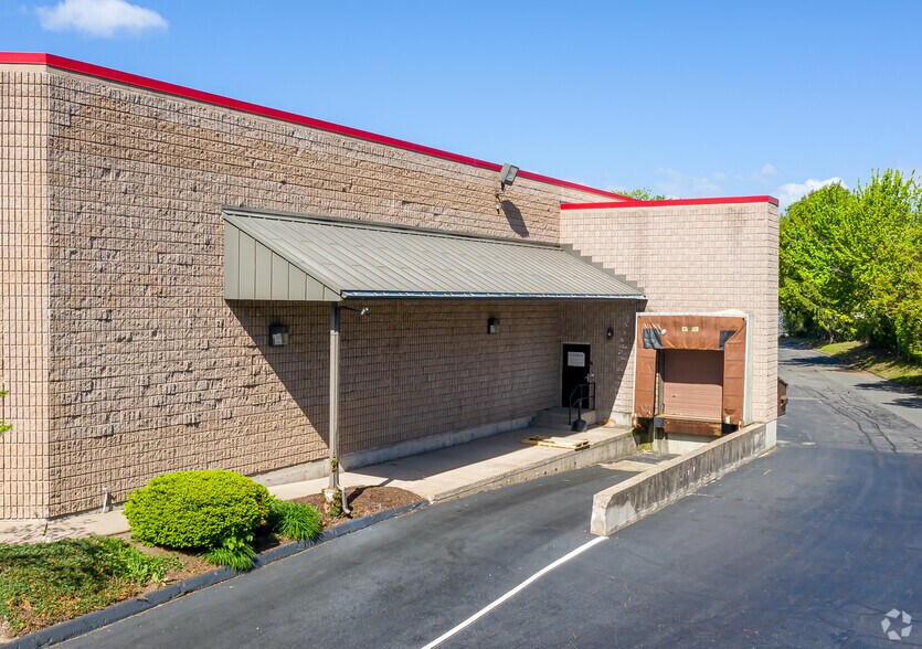 More Photos Of 141 South St, West Hartford Light Manufacturing For Lease