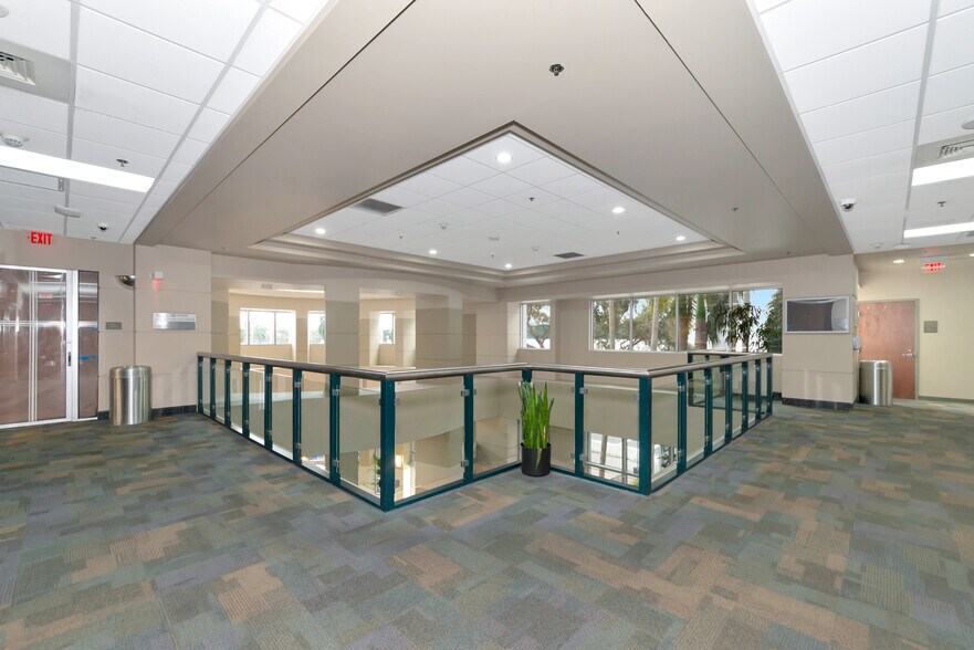 More Photos Of 1921 Waldemere St, Sarasota Medical For Lease