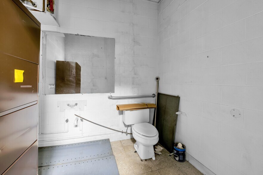 More Photos Of 307-341 E 11 Mile Rd, Madison Heights Freestanding For Sale