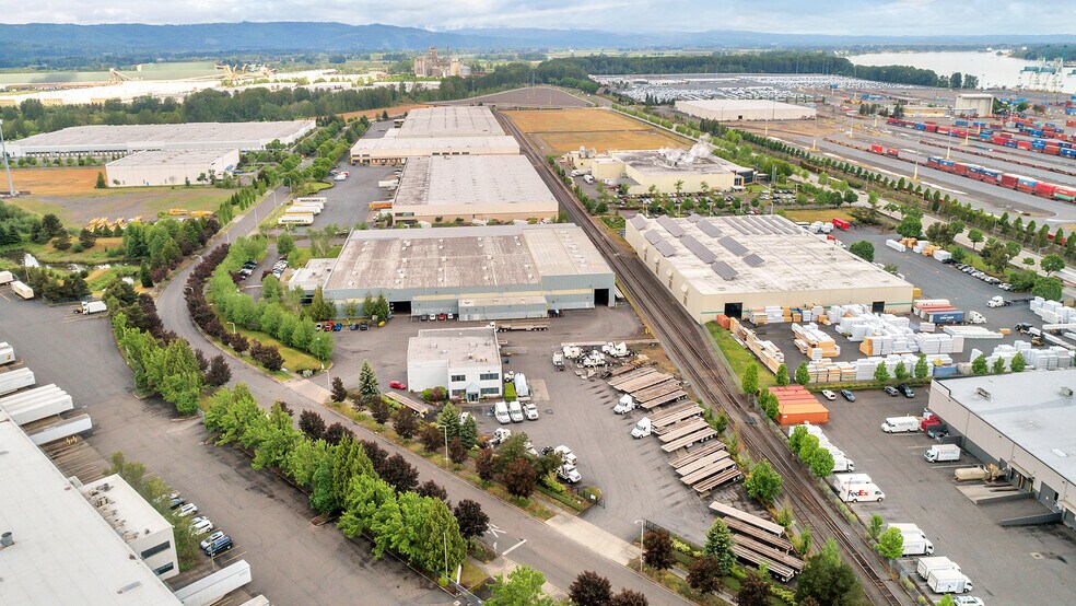More Photos Of 7025 N Leadbetter Rd, Portland Service For Lease