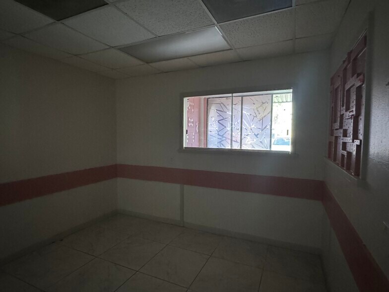 More Photos Of 1100 N 77 Expy, Brownsville Unknown For Lease