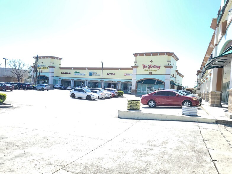 Primary Photo Of 10925 Beechnut St, Houston Unknown For Lease