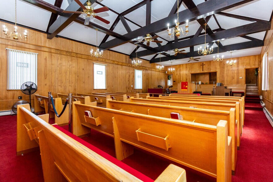More Photos Of 1196 Joslyn Ave, Pontiac Religious Facility For Sale