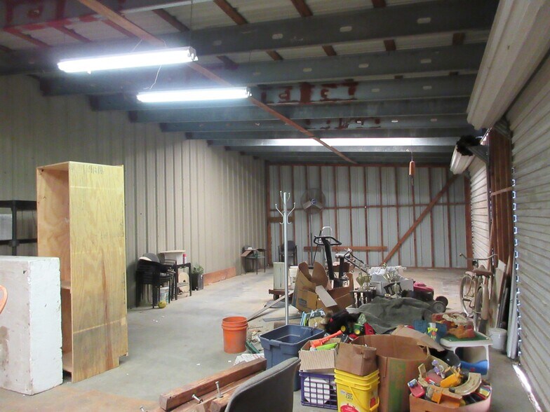 More Photos Of 224 E Cottage St, Sherman Warehouse For Sale