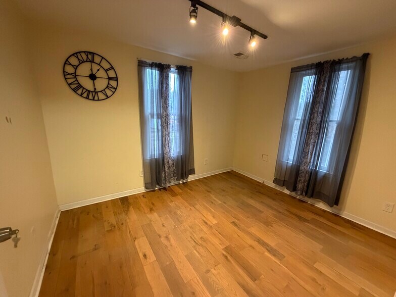 More Photos Of 113 Foster Lake Rd, Dallas General Retail For Lease