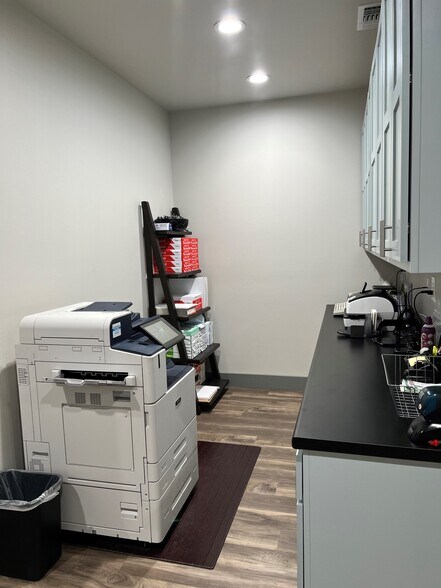 More Photos Of 4606 67th St, Lubbock Office For Sale