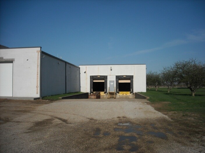 More Photos Of 7878 Gull Rd, Richland Warehouse For Lease