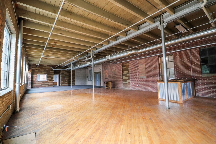 More Photos Of 1739 Elizabeth Ave NW, Grand Rapids Flex For Sale