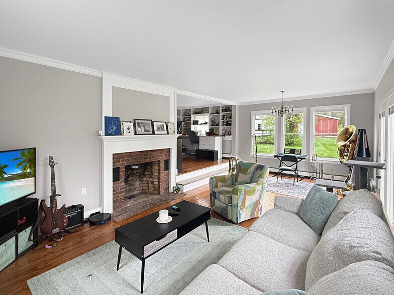 More Photos Of 2321-2325 NY-9D, Wappingers Falls Flex For Sale