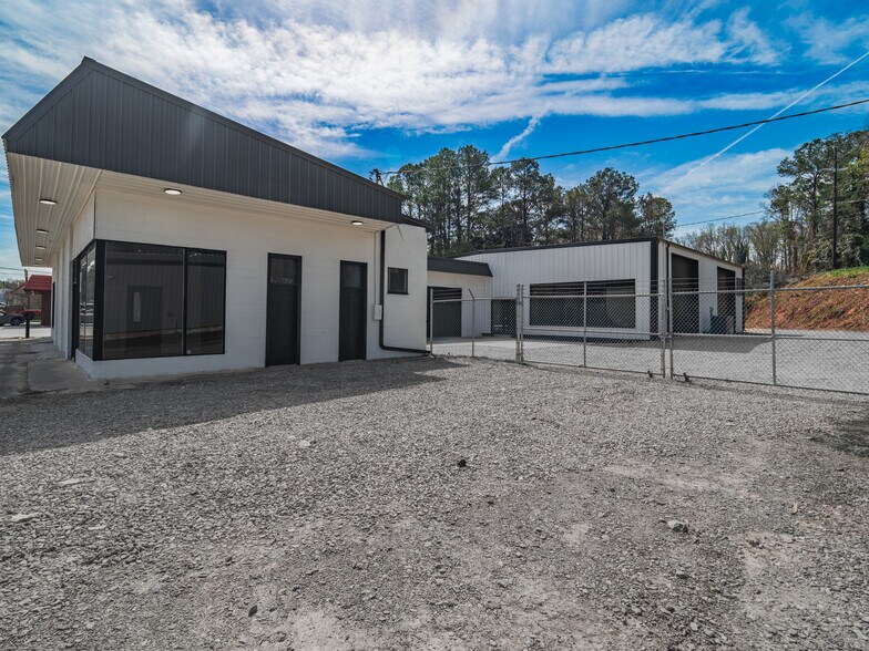 Primary Photo Of 540 E Church St, Jasper Auto Repair For Sale