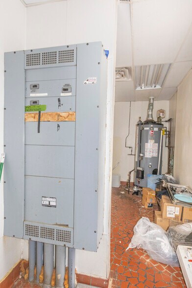 More Photos Of 1704-1710 W Main St, Central Restaurant For Lease