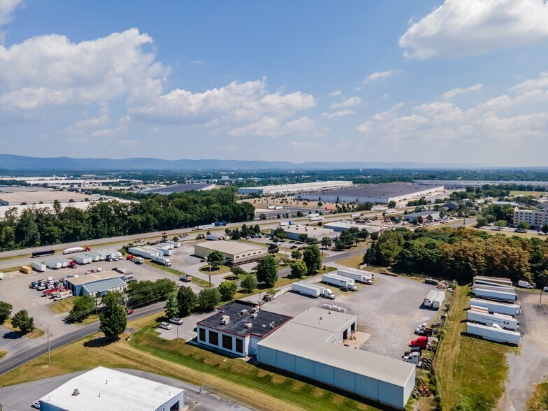 More Photos Of 1514 Commerce Ave, Carlisle Light Distribution For Lease