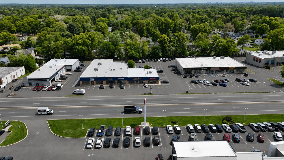 More Photos Of 211-213 US Highway 22 E, Green Brook Flex For Lease