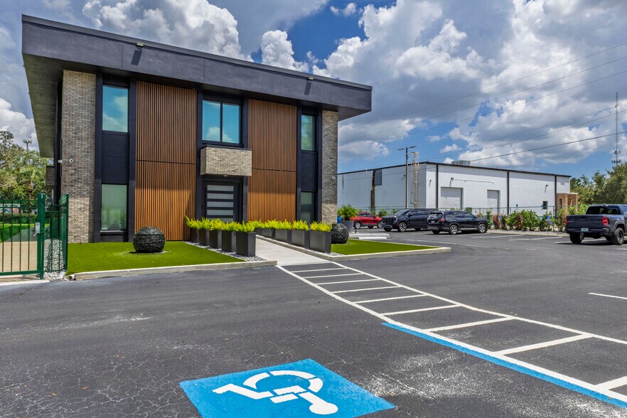 More Photos Of 7335 Lake Ellenor Dr, Orlando Office For Sale