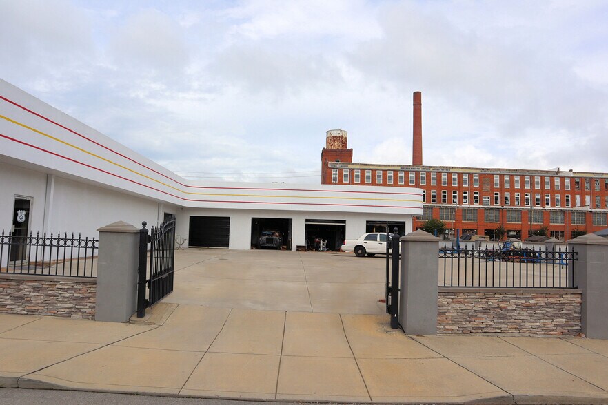 More Photos Of 395 S Ocoee St, Cleveland Showroom For Sale