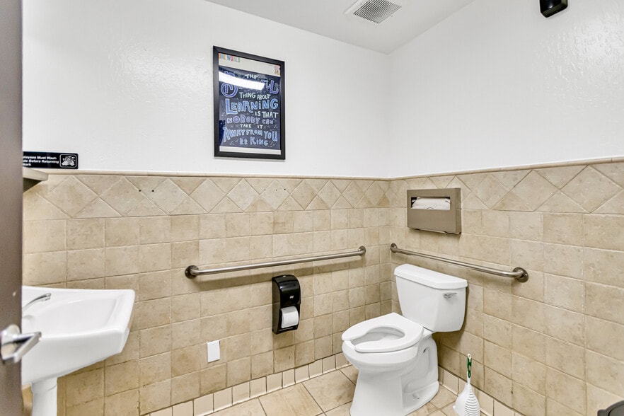 More Photos Of 1011 Del Paso Blvd, Sacramento Restaurant For Sale