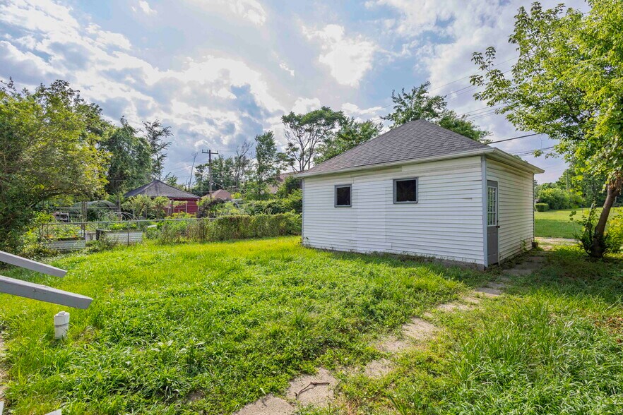 More Photos Of 553 Belmont St, Detroit Apartments For Sale