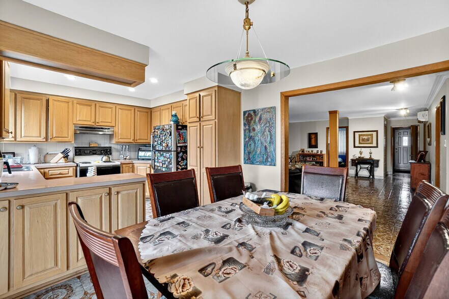 More Photos Of 31 Rue Northview, Montréal-Ouest Multifamily For Sale